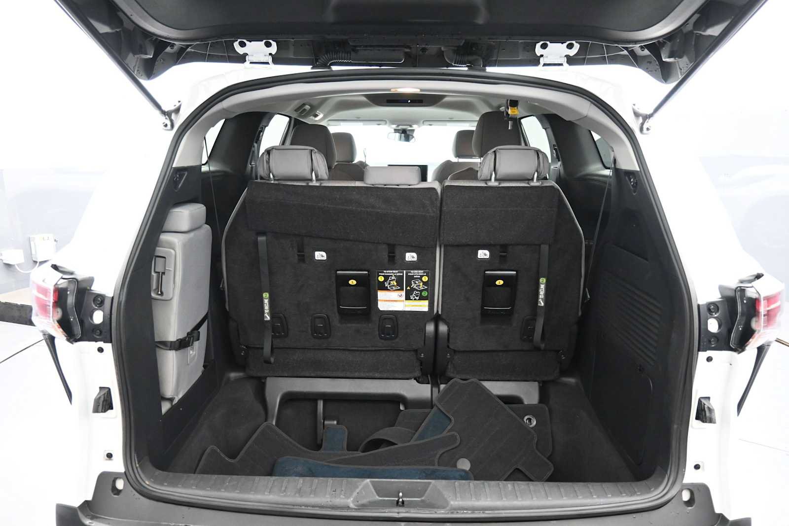 Certified 2025 Toyota Sienna LE FWD image 22