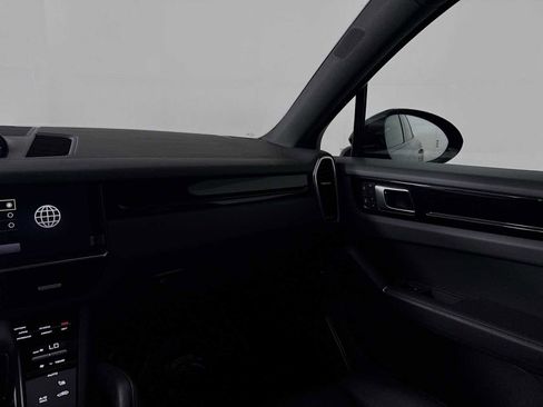 Used 2022 Porsche Cayenne S image 31