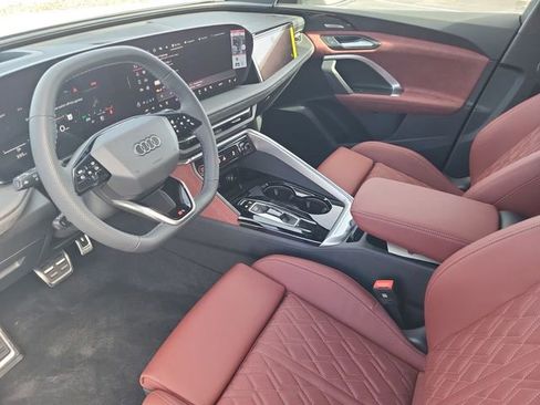 New 2025 Audi SQ5 Prestige image 11