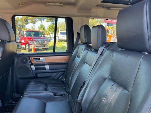 Used 2015 Land Rover LR4 HSE image 25