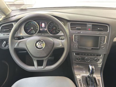 Used 2016 Volkswagen e-Golf SE w/ DC Fast Charging Package FWD image 17