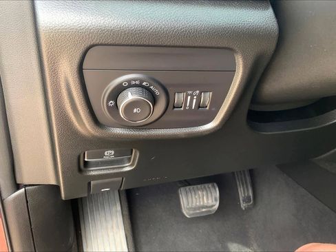 Used 2024 Jeep Grand Cherokee L Limited w/ Luxury Tech Group II AWD/4WD image 33