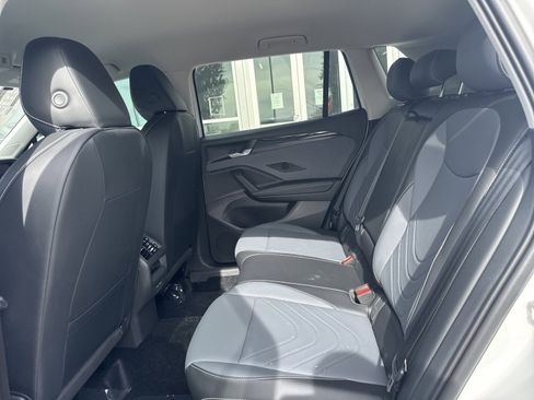 New 2026 Volkswagen Tiguan SE FWD image 16