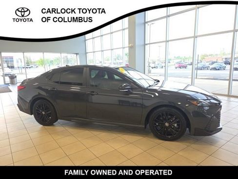 Used 2025 Toyota Camry SE w/ Convenience Package FWD image 5