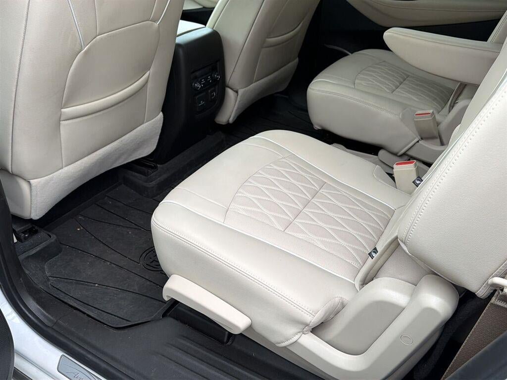 Used 2022 Buick Enclave Avenir w/ Avenir Technology Package AWD/4WD image 35