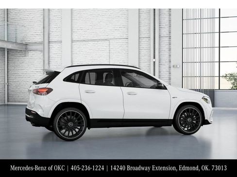 New 2026 Mercedes-Benz GLA 35 AMG 4MATIC image 18