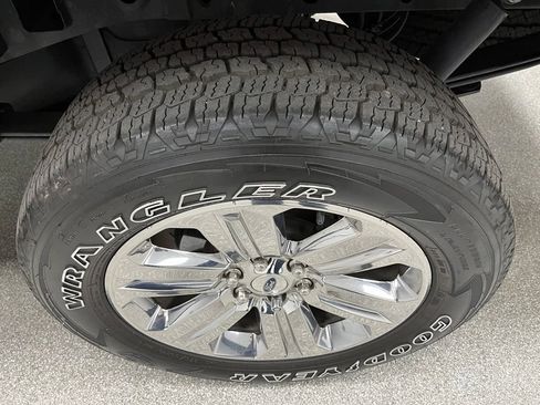 Used 2019 Ford F150 Lariat w/ Equipment Group 502A Luxury AWD/4WD image 16