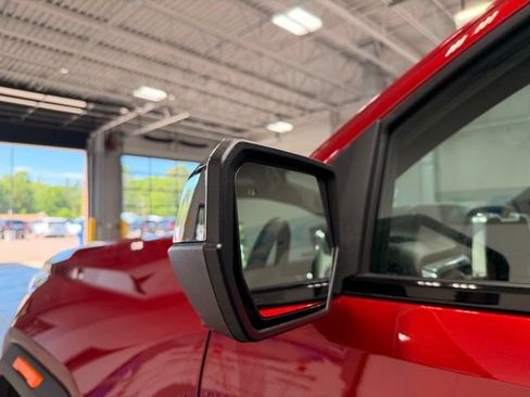 Used 2025 GMC Canyon Denali AWD/4WD image 18