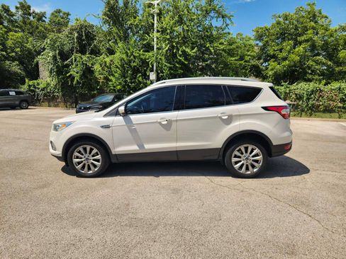 Used 2017 Ford Escape Titanium FWD image 4