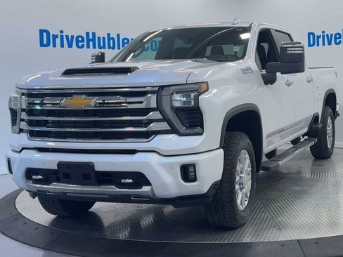 Used 2024 Chevrolet Silverado 2500 High Country w/ High Country Premium Package image 3