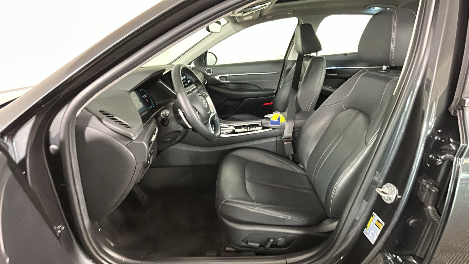 Used 2023 Hyundai Sonata Limited w/ Cargo Package FWD image 14