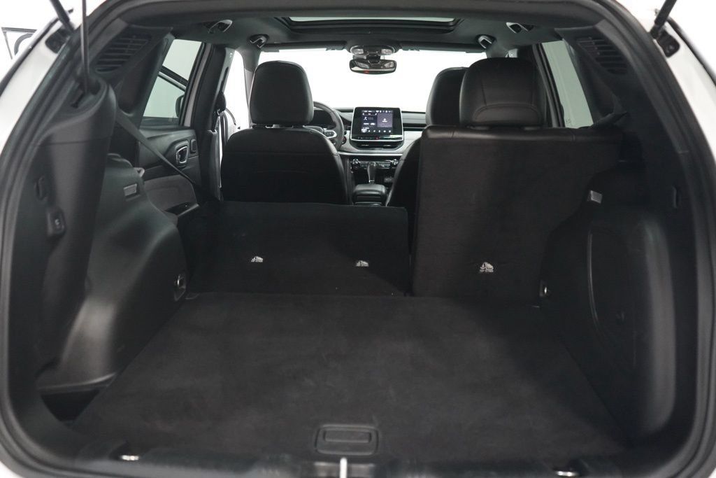 Used 2023 Jeep Compass Latitude w/ Sun and Sound Group AWD/4WD image 34