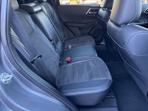 Used 2024 Mitsubishi Outlander SE image 27