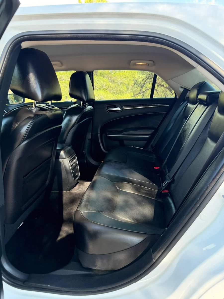 Used 2019 Chrysler 300 Limited AWD/4WD image 13