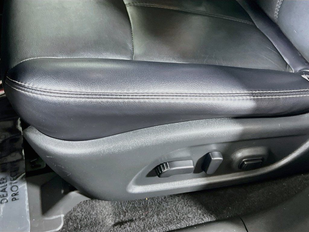 Used 2019 Nissan Pathfinder SL AWD/4WD image 18