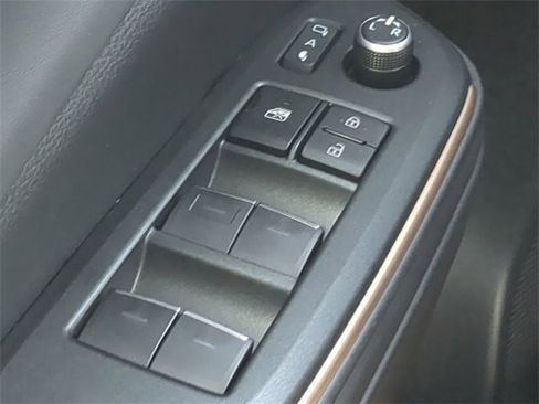 Used 2023 Toyota Crown Limited image 23