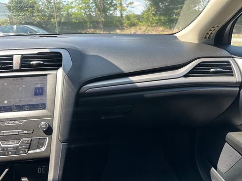 Used 2020 Ford Fusion SE FWD image 30