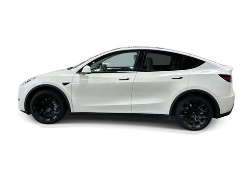 Certified 2023 Tesla Model Y AWD image 3
