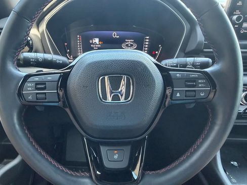 Used 2025 Honda Pilot Black Edition image 31