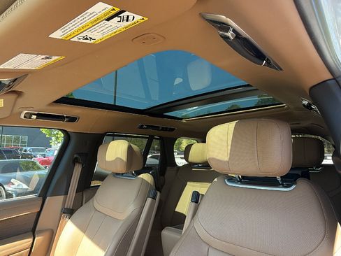 Used 2025 Land Rover Range Rover Autobiography AWD/4WD image 18