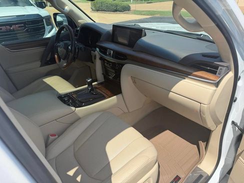 Used 2019 Lexus LX 570 4WD w/ Luxury Package image 20
