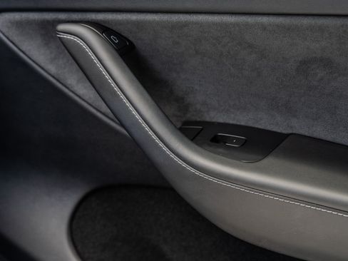 Used 2024 Tesla Model Y Performance AWD/4WD image 23