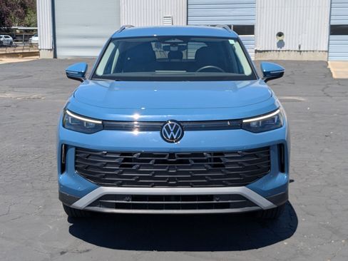 Used 2025 Volkswagen Tiguan SE AWD/4WD image 11