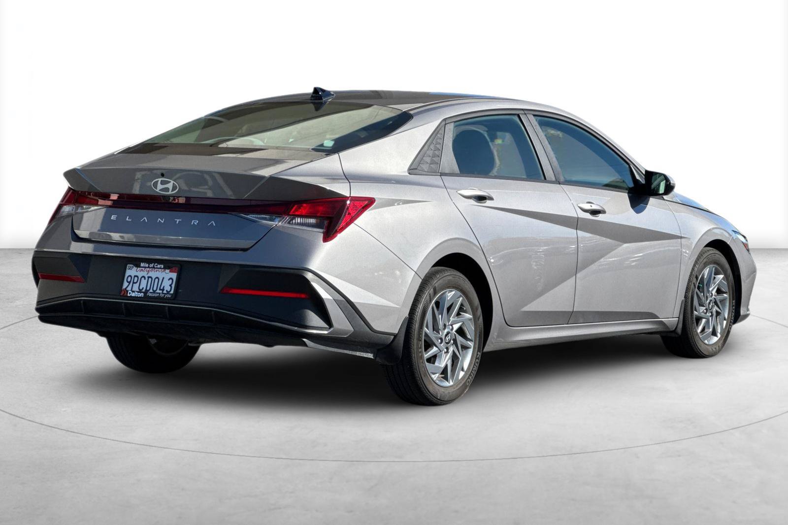 Used 2024 Hyundai Elantra SEL FWD image 6