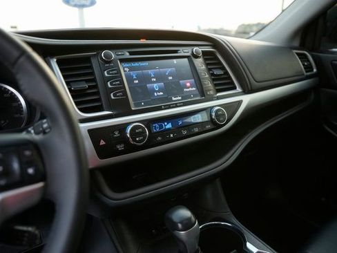 Used 2016 Toyota Highlander XLE image 26