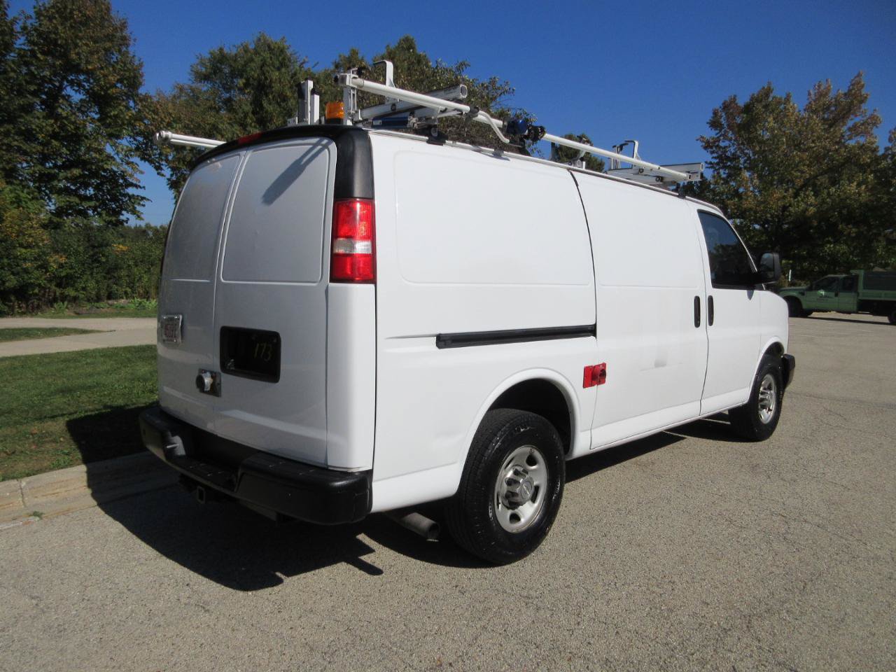 Used 2017 Chevrolet Express 2500 RWD image 8