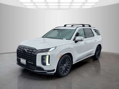 Used 2024 Hyundai Palisade Calligraphy image 3