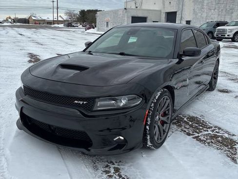 Used 2016 Dodge Charger SRT w/ Technology Group image 2