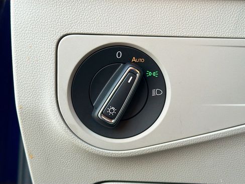 Used 2022 Volkswagen Tiguan SE image 34