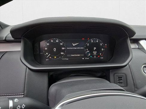 New 2025 Land Rover Discovery Dynamic SE image 22