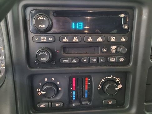 Used 2005 Chevrolet Suburban LS w/ Preferred Equipment Group image 26