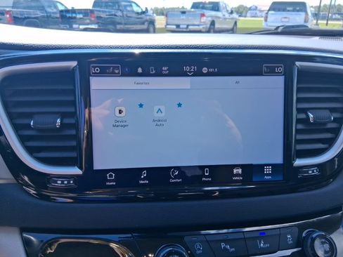 Used 2023 Chrysler Pacifica Touring-L FWD image 25
