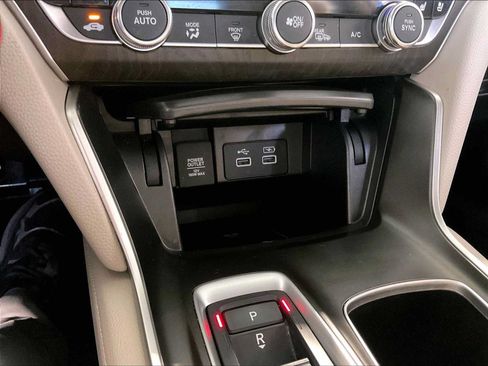 Used 2021 Honda Accord Touring image 32