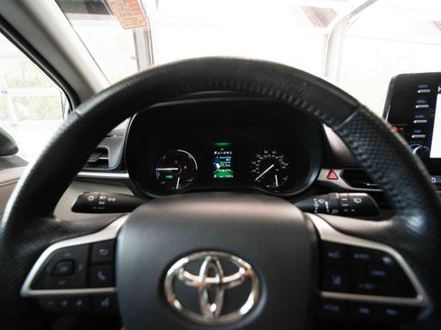 Used 2021 Toyota Sienna XLE FWD image 15