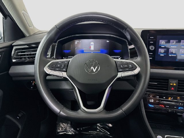 Used 2025 Volkswagen Jetta SE FWD image 12