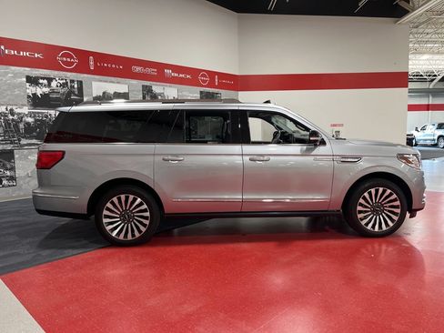 Used 2021 Lincoln Navigator L Reserve w/ Luxury Package AWD/4WD image 2