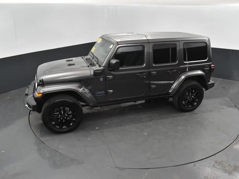 Used 2025 Jeep Wrangler Unlimited Sahara w/ Safety Group AWD/4WD image 32