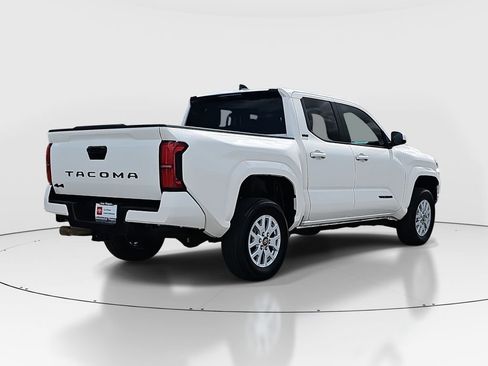 Certified 2024 Toyota Tacoma SR5 AWD/4WD image 5