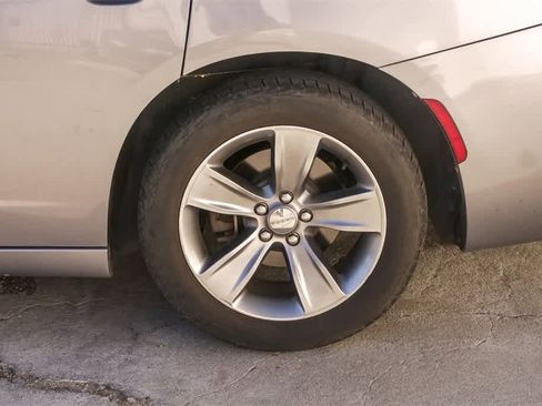 Used 2017 Dodge Charger SXT image 6