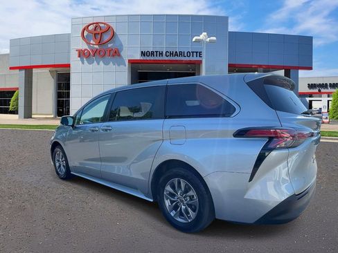 Used 2021 Toyota Sienna LE FWD image 4