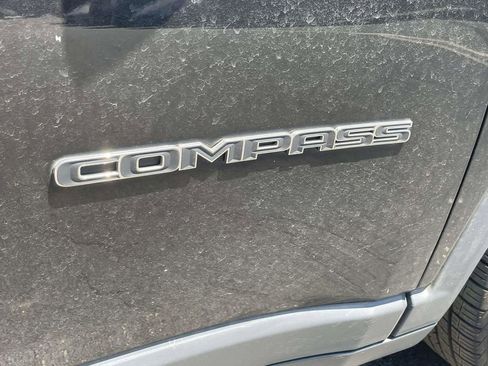 Used 2018 Jeep Compass Latitude w/ Popular Equipment Group FWD image 25