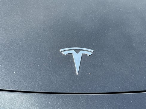 Used 2025 Tesla Model Y Long Range image 37