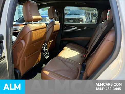 Used 2023 Lincoln Nautilus Reserve w/ Luxury Package AWD/4WD image 10