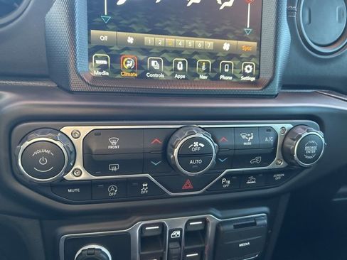 Used 2022 Jeep Wrangler Unlimited Sport w/ Sun And Sound Package image 27