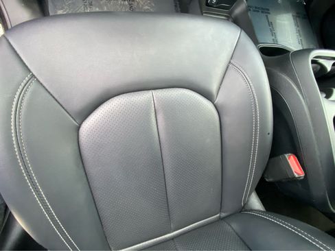 Used 2025 Chrysler Pacifica Select FWD image 36
