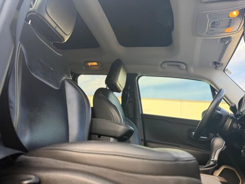 Used 2016 Jeep Renegade Limited AWD/4WD image 14